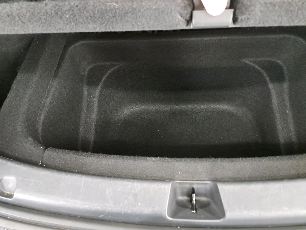 Tesla Model Y LONG RANGE DUAL MOTOR LED NAVI 92% SoH, снимка 6 - Автомобили и джипове - 56114182