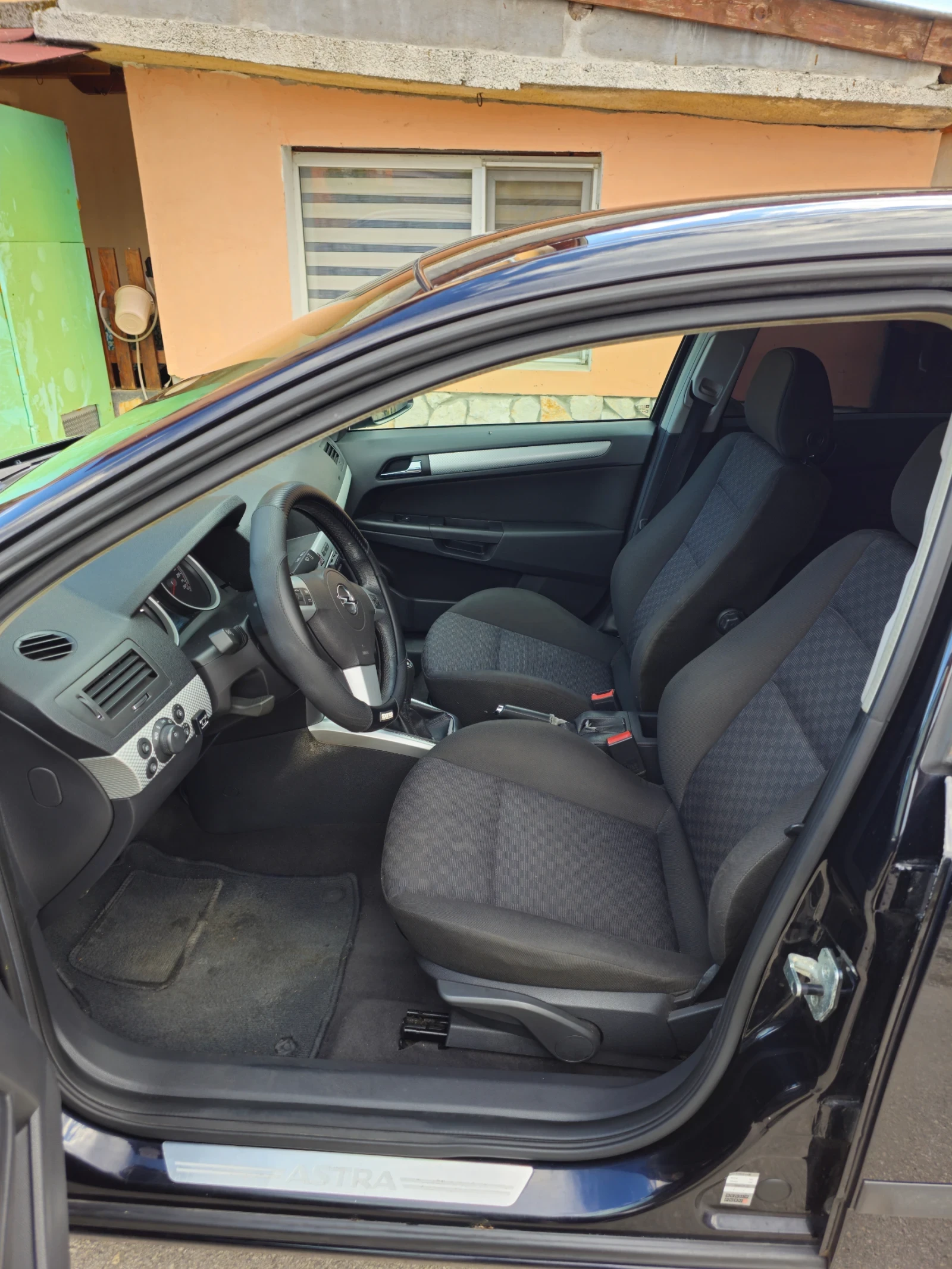 Opel Astra 1.8 Газ, снимка 9 - Автомобили и джипове - 56469818