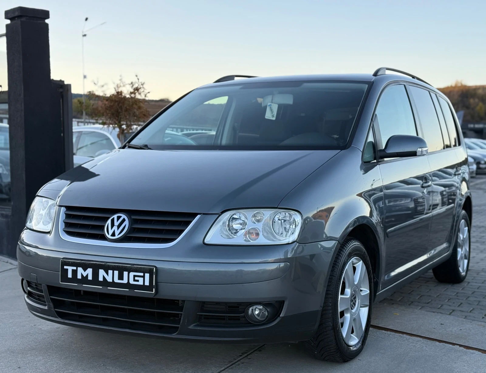 VW Touran AVTOMATIK, снимка 3 - Автомобили и джипове - 56628638