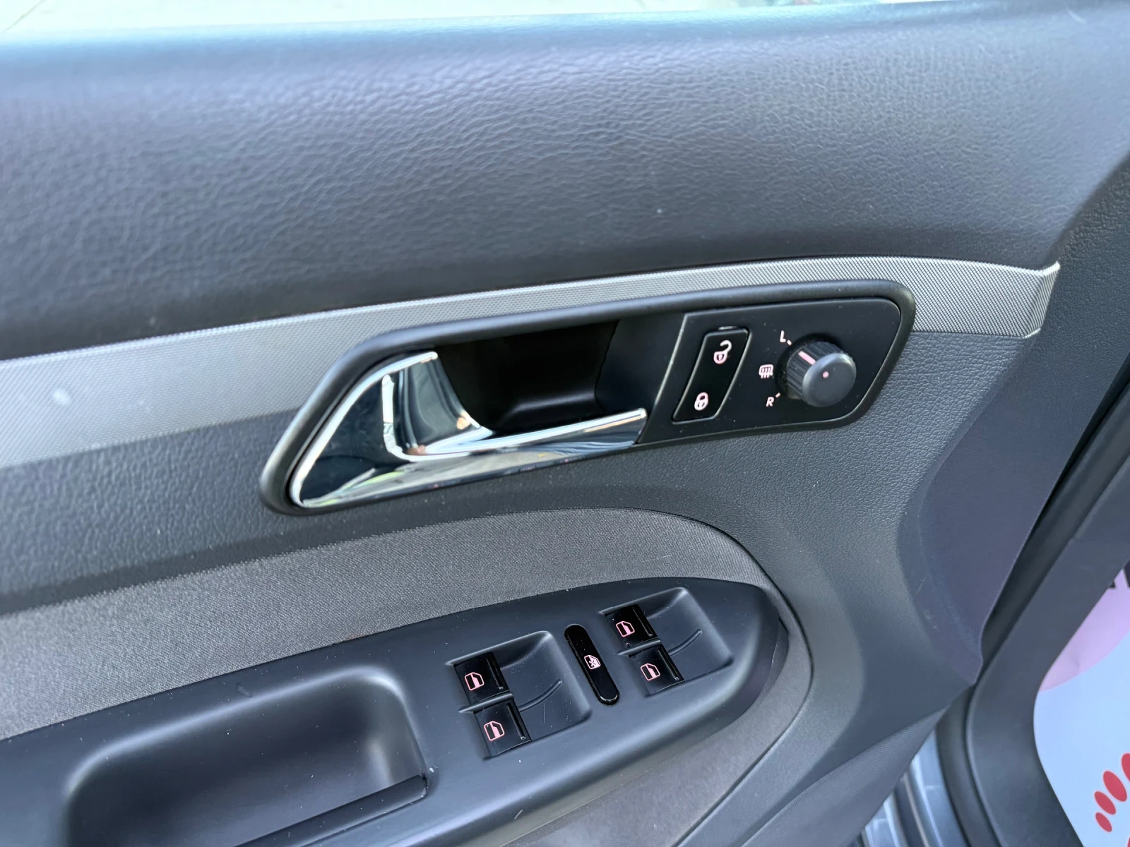 VW Touran AVTOMATIK, снимка 12 - Автомобили и джипове - 56628638