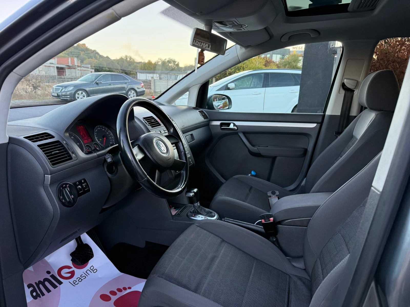 VW Touran AVTOMATIK, снимка 10 - Автомобили и джипове - 56628638