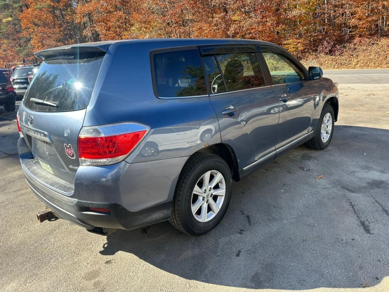 Toyota Highlander BASE 3.5L, снимка 4 - Автомобили и джипове - 48087625