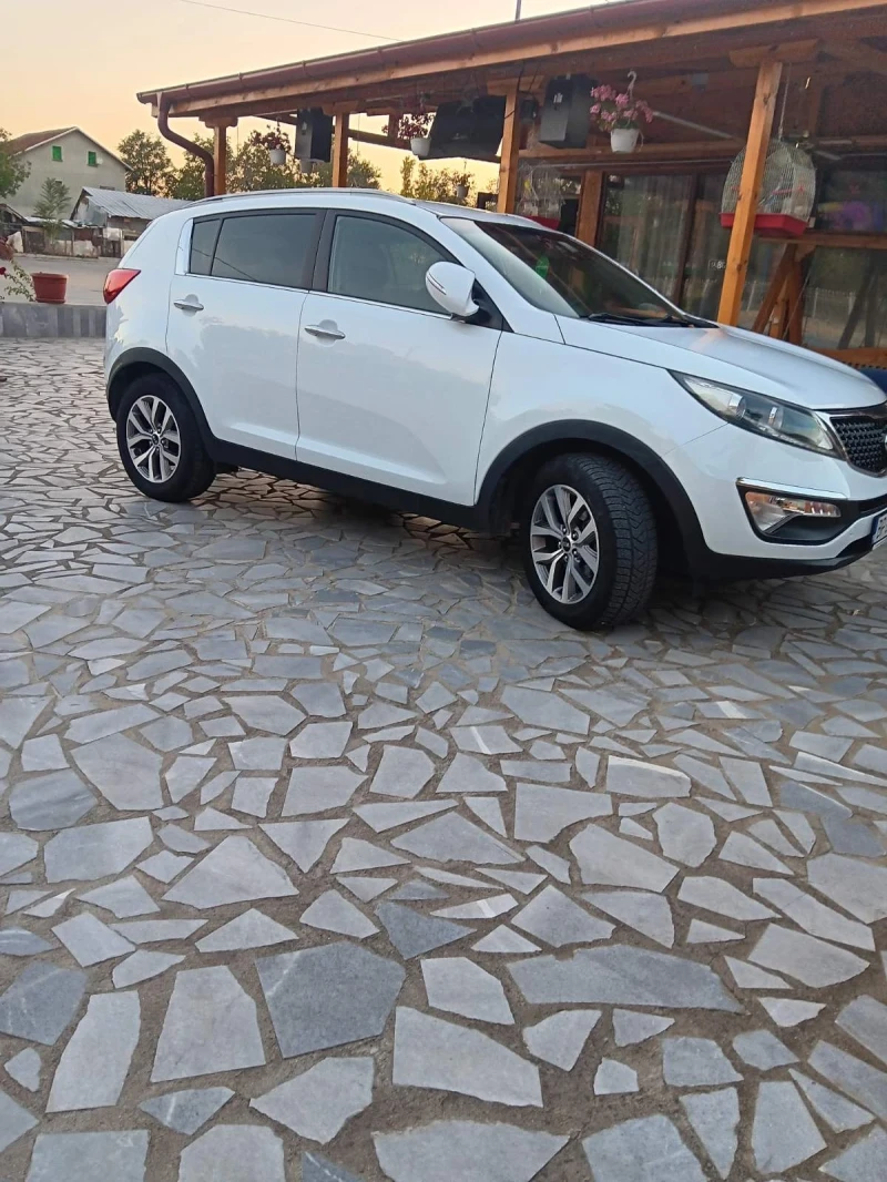 Kia Sportage, снимка 8 - Автомобили и джипове - 48335239