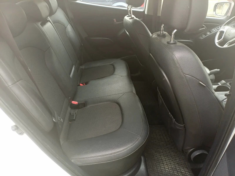 Hyundai IX35 2.0 CRDI 4x4, снимка 13 - Автомобили и джипове - 52350223