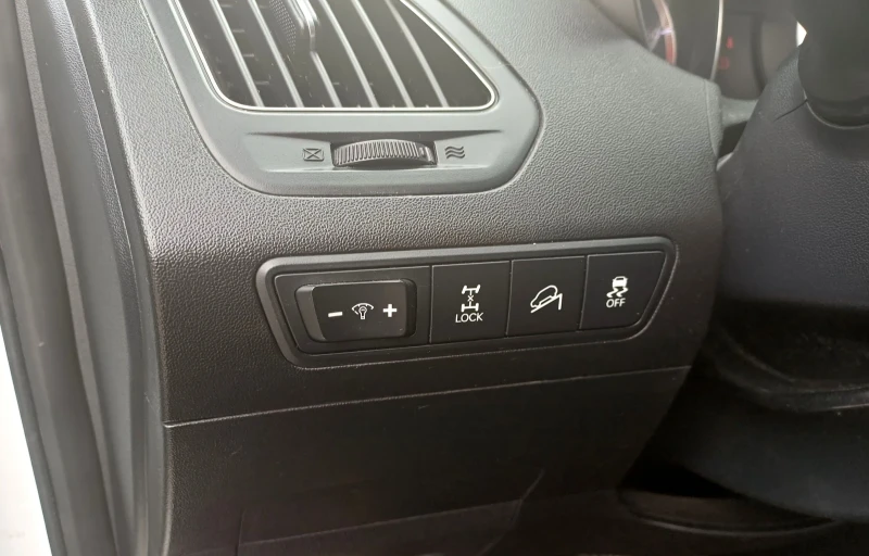 Hyundai IX35 2.0 CRDI 4x4, снимка 11 - Автомобили и джипове - 52350223