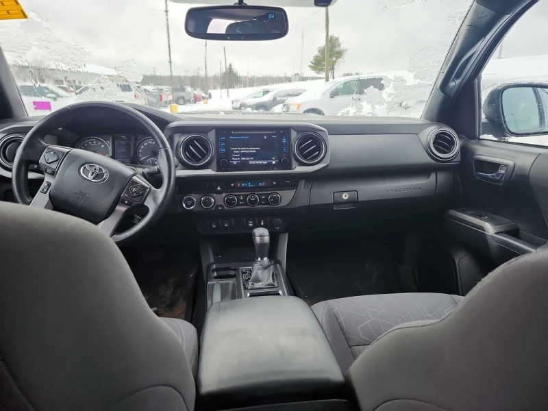 Toyota Tacoma * SR5 * CARFAX * БЕЗ ПЪРВОНАЧАЛНА ВНОСКА, снимка 9 - Автомобили и джипове - 53077431