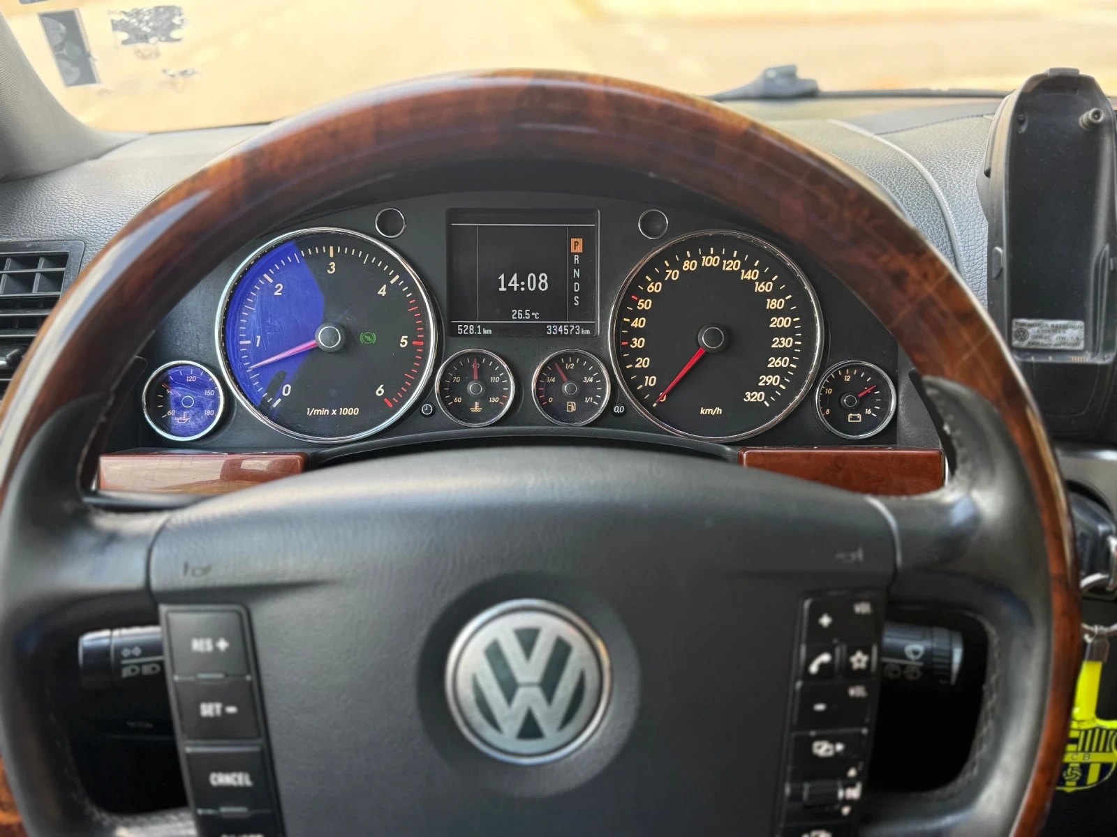 VW Touareg 5.0 TDI V10 313кс, снимка 11 - Автомобили и джипове - 54767013