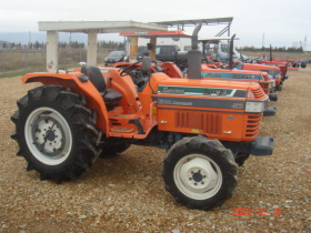Трактор Kubota СКАЙТРАК, снимка 2 - Селскостопанска техника - 43297850