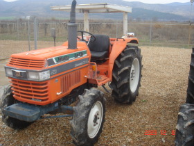 Трактор Kubota СКАЙТРАК, снимка 1 - Селскостопанска техника - 43297850