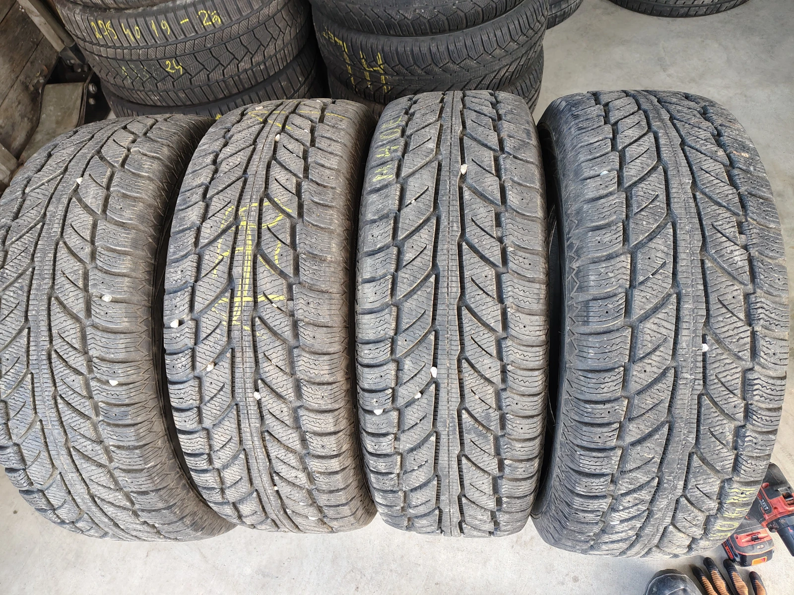 Гуми Зимни 245/70R16
