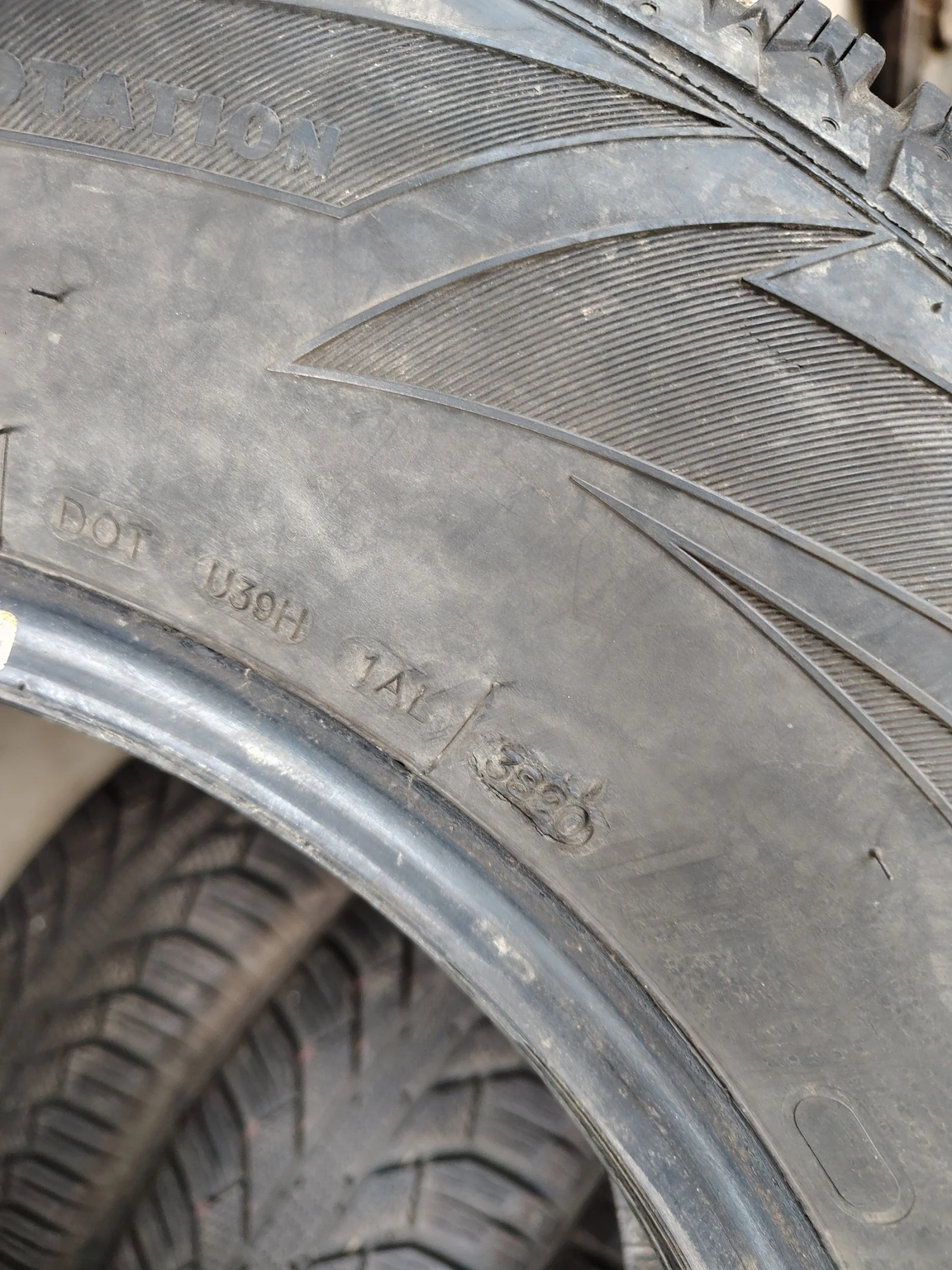 Гуми Зимни 245/70R16, снимка 6 - Гуми и джанти - 55845908
