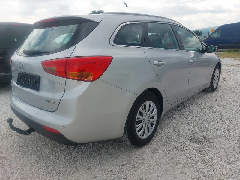 Kia Ceed 1.6GDI 135ps camera Navi, снимка 4 - Автомобили и джипове - 46020759