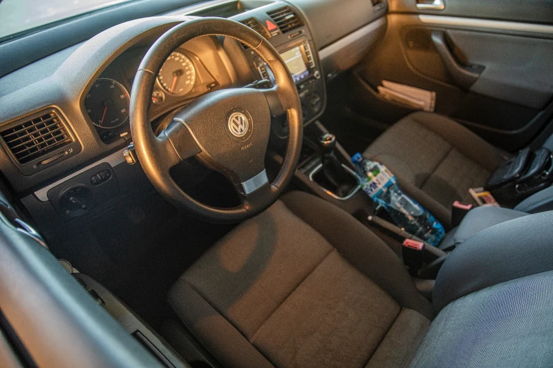 VW Golf 1.9 TDI, снимка 6 - Автомобили и джипове - 48274398