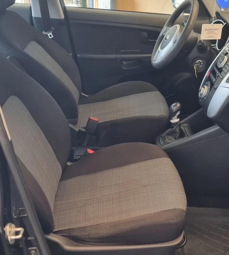 Kia Venga 1.4i 90к.с. Швейцария, снимка 14 - Автомобили и джипове - 50995548