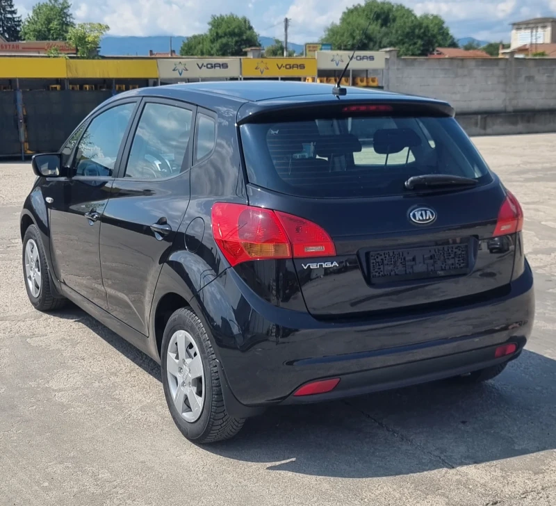 Kia Venga 1.4i 90к.с. Швейцария, снимка 7 - Автомобили и джипове - 50995548