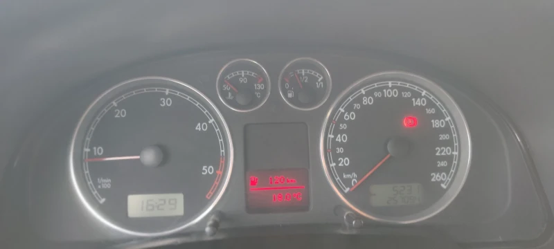 VW Passat, снимка 16 - Автомобили и джипове - 52482087