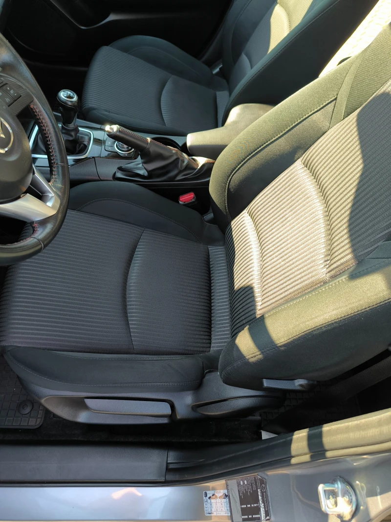 Mazda 3 1.5 бензин, снимка 14 - Автомобили и джипове - 52710991