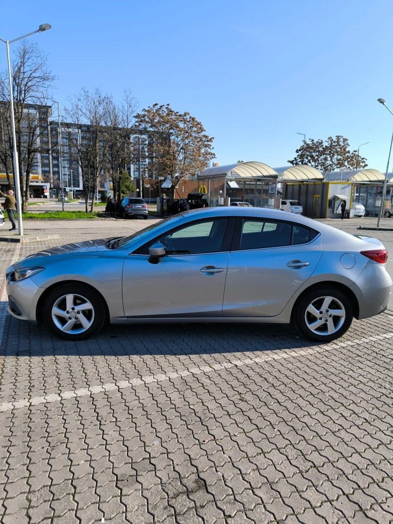 Mazda 3 1.5 бензин, снимка 6 - Автомобили и джипове - 52710991