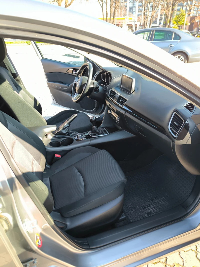 Mazda 3 1.5 бензин, снимка 15 - Автомобили и джипове - 52710991