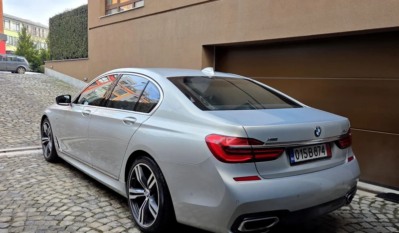 BMW 750 МPacket/Laser/Harman Kardon, снимка 4 - Автомобили и джипове - 53377413