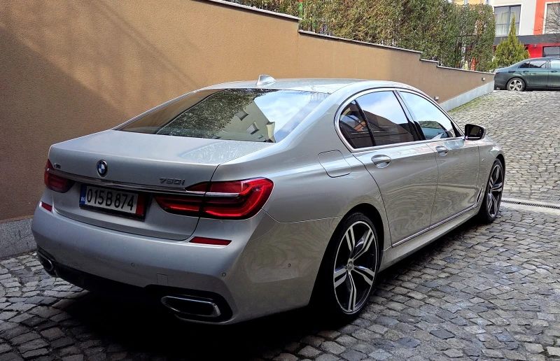 BMW 750 МPacket/Laser/Harman Kardon, снимка 3 - Автомобили и джипове - 53377413