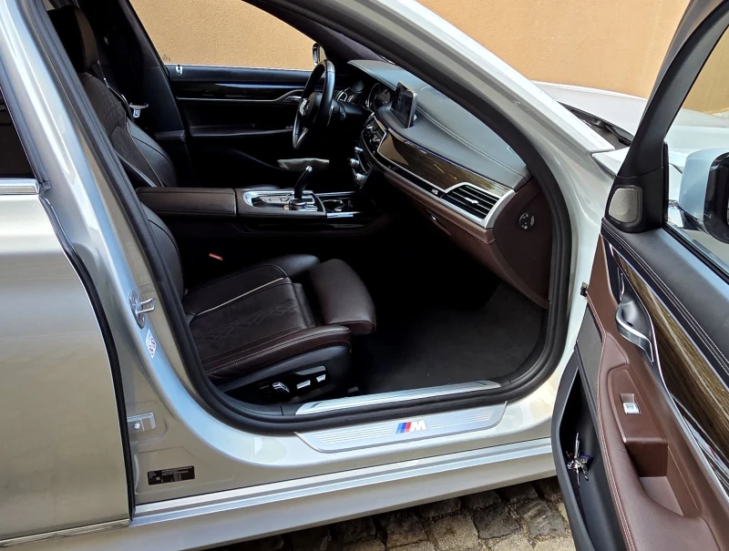 BMW 750 МPacket/Laser/Harman Kardon, снимка 10 - Автомобили и джипове - 53377413