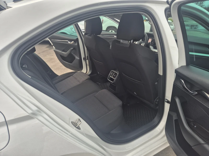 Skoda Octavia С Гаранция 2.0-М/Т-150кс, снимка 10 - Автомобили и джипове - 53476530
