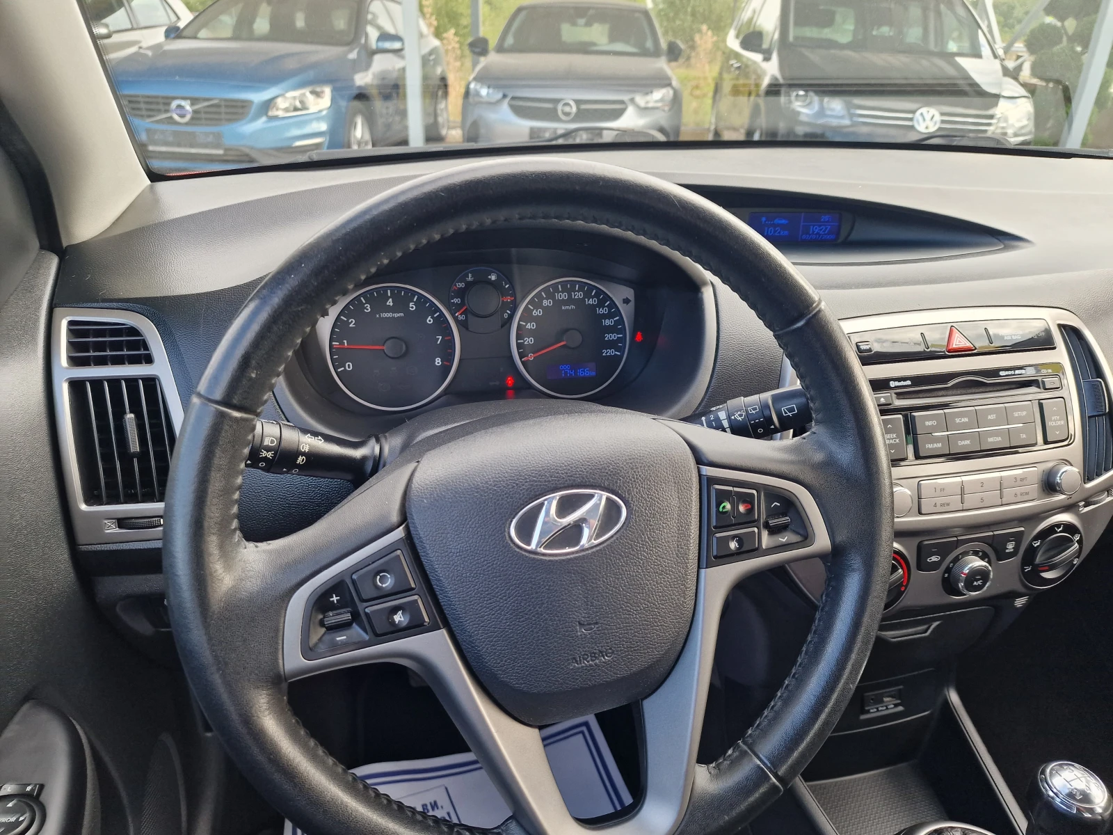 Hyundai I20 1.2 КЛИМАТИК РЕАЛНИ КИЛОМЕТРИ - изображение 9