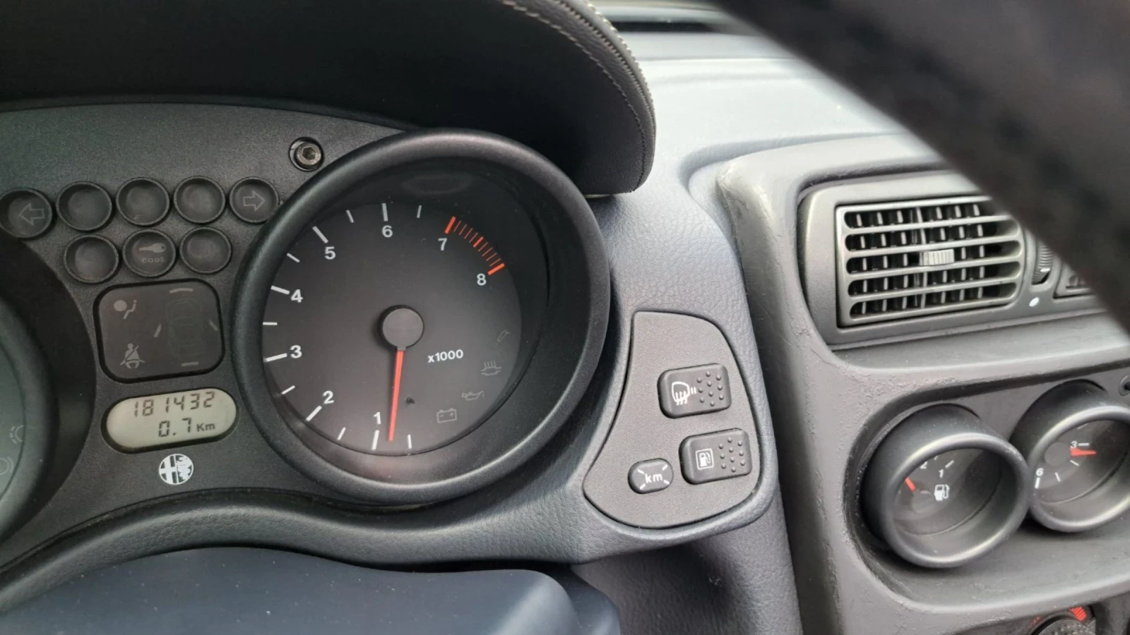 Alfa Romeo Spider 2.0 TWIN SPARK NOV VNOS GERMANY | Mobile.bg — изображение 14
