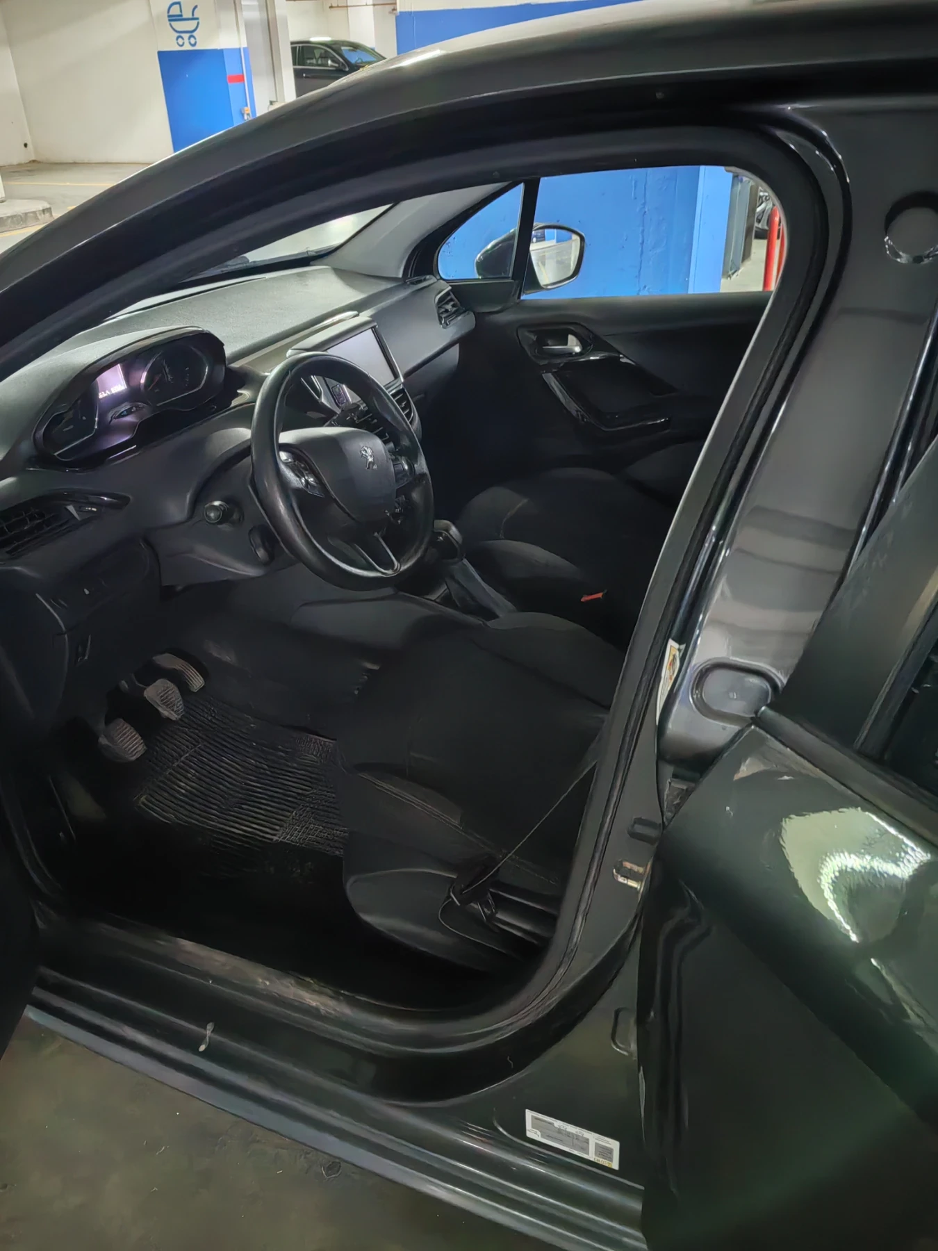 Peugeot 208  - изображение 8