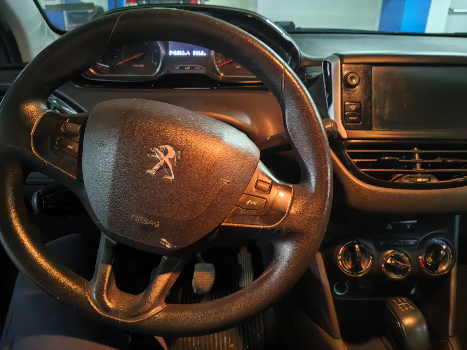 Peugeot 208  - изображение 9