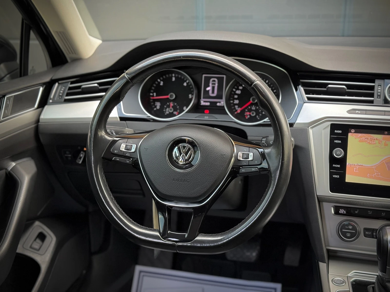 VW Passat 2.0TDI * DSG* Distronic* FrontAssist* Massage*  - изображение 10