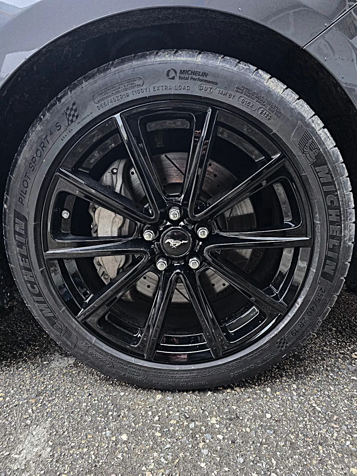 Ford Mustang GT Premium - изображение 9