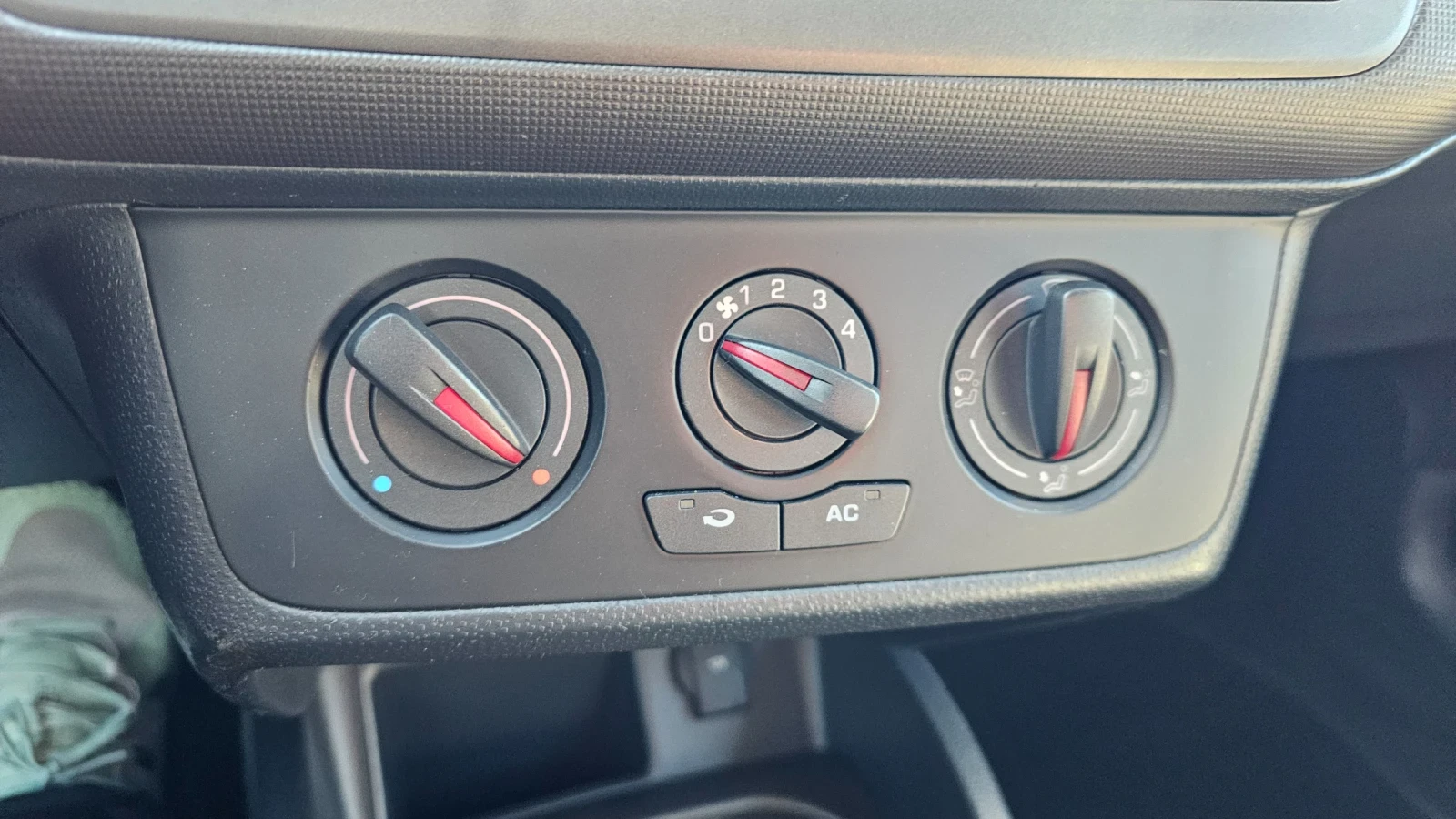 Seat Ibiza 1.2TDI-EVRO-5-ЛИЗИНГ, снимка 15 - Автомобили и джипове - 53013775