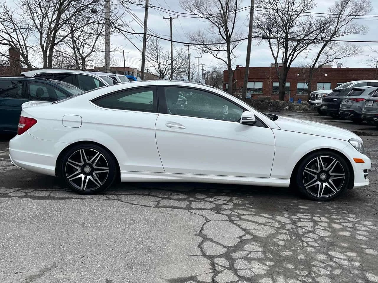 Mercedes-Benz C 350 * ГЛАВНО ПРЕДСТАВИТЕЛСТВО* ПАНОРАМА* , снимка 3 - Автомобили и джипове - 54087037