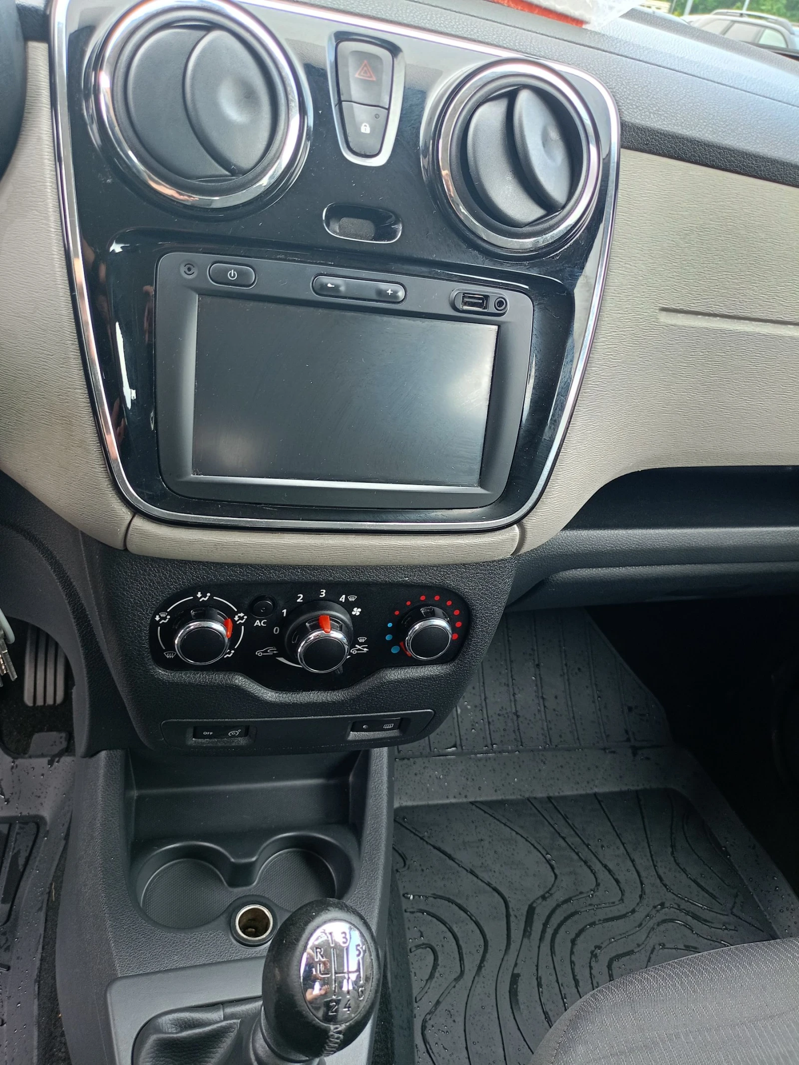 Dacia Lodgy 1.5 dci 110 h/p 7pl , снимка 10 - Автомобили и джипове - 54753854
