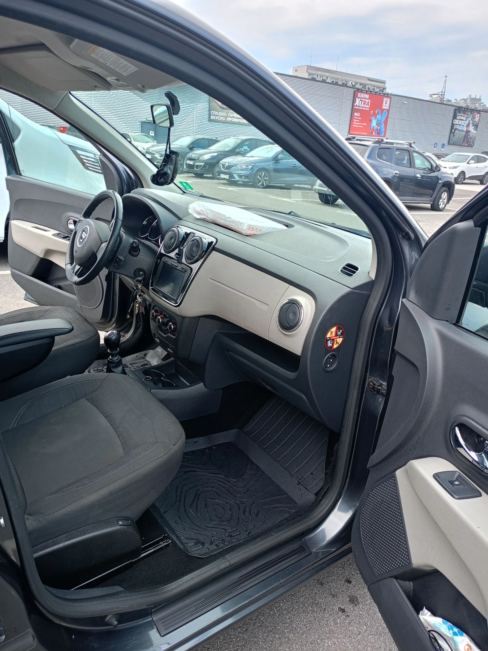 Dacia Lodgy 1.5 dci 110 h/p 7pl , снимка 5 - Автомобили и джипове - 54753854