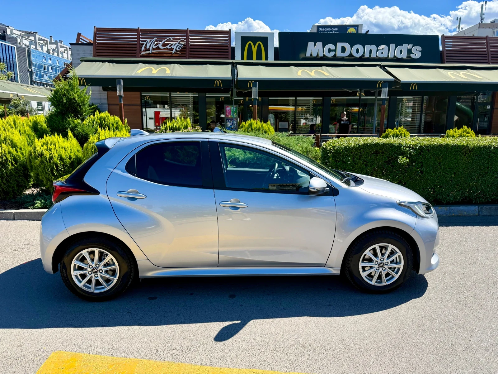 Toyota Yaris 1.5 Hybrid AT, снимка 4 - Автомобили и джипове - 54909455