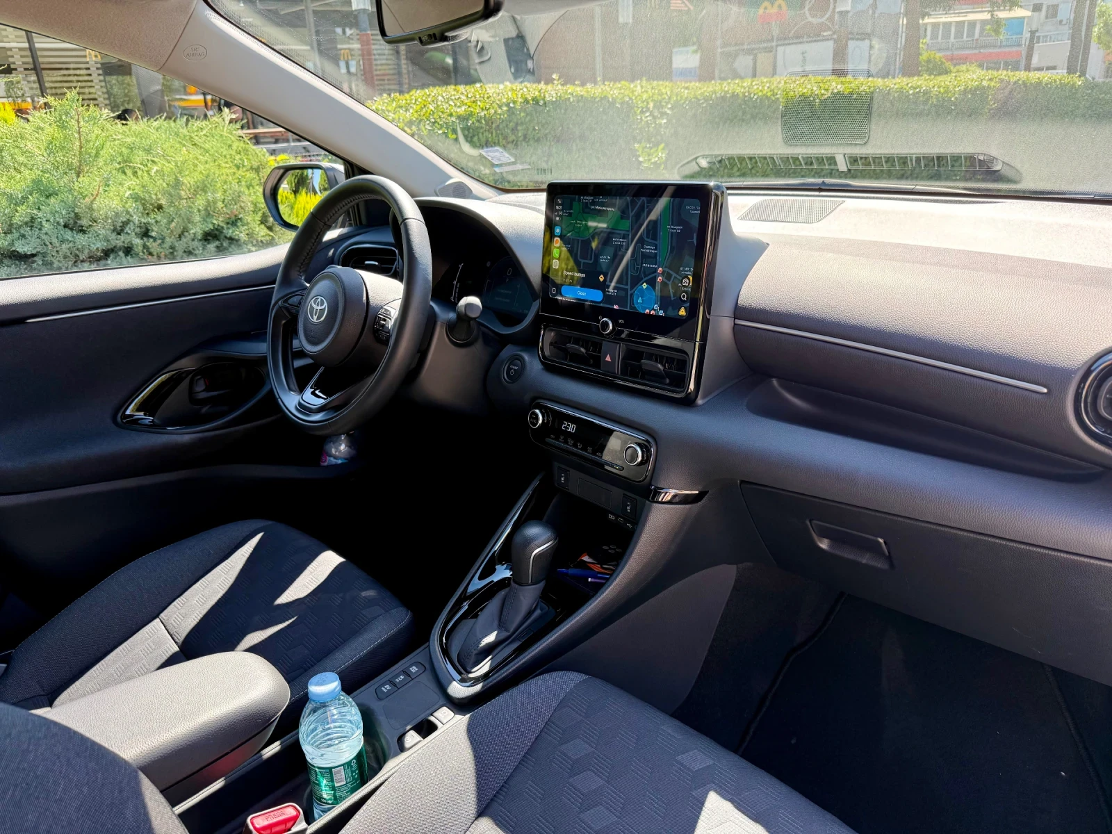 Toyota Yaris 1.5 Hybrid AT, снимка 6 - Автомобили и джипове - 54909455