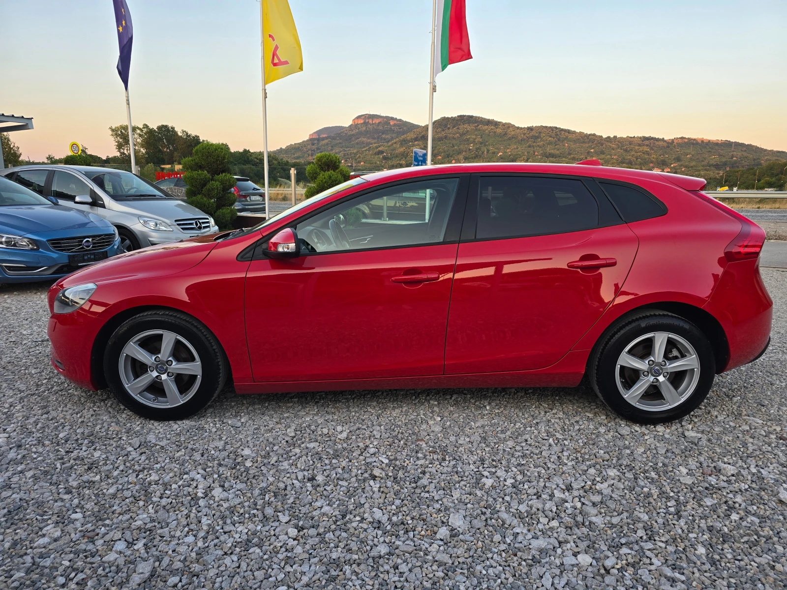 Volvo V40 1.6d 114кс ! ! КЛИМАТРОНИК, снимка 2 - Автомобили и джипове - 55583367