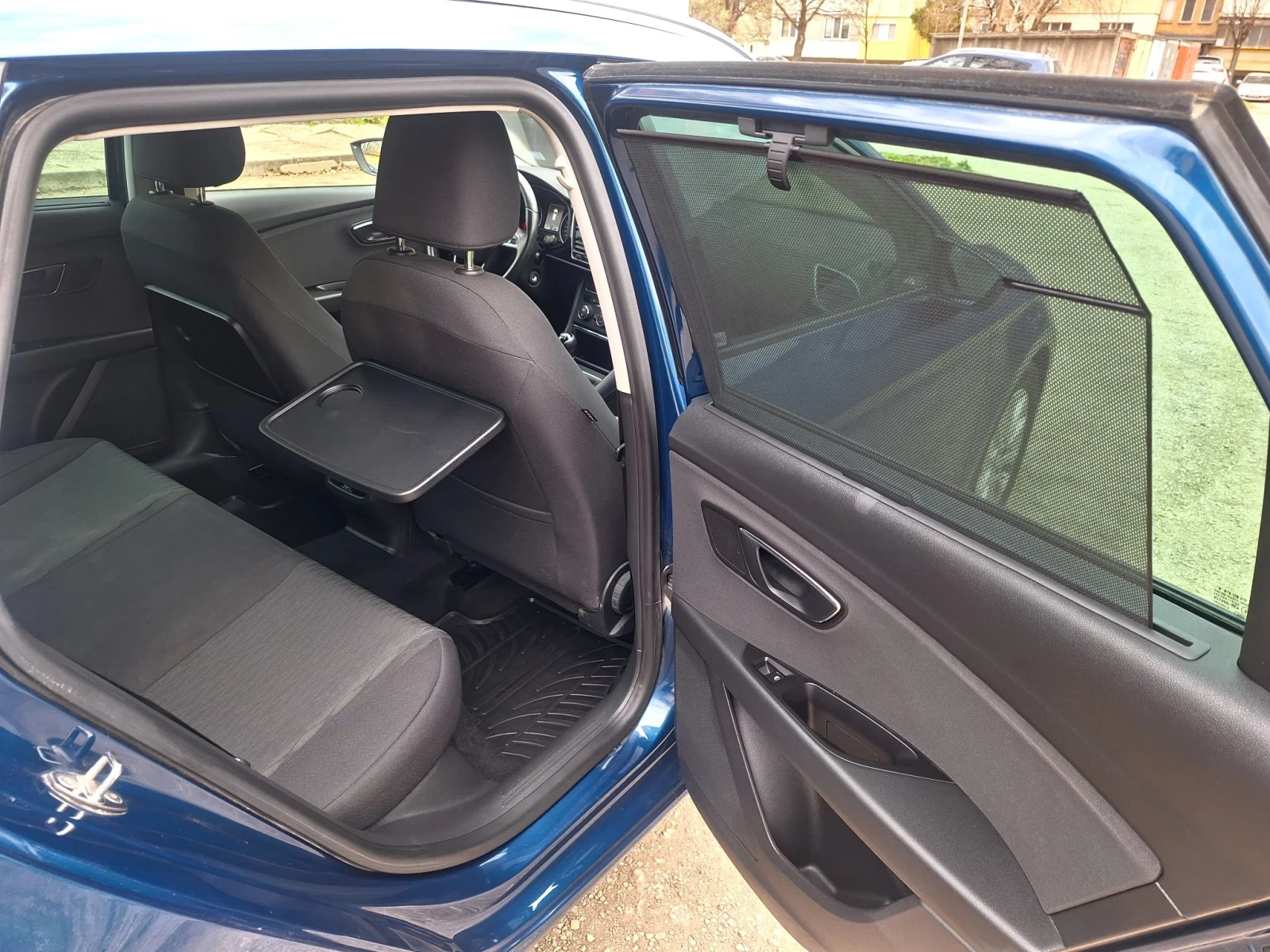 Seat Leon 1.6 тди 105 коня, снимка 12 - Автомобили и джипове - 55980626