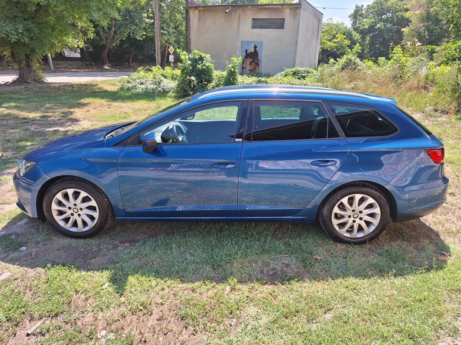 Seat Leon 1.6 тди 105 коня, снимка 2 - Автомобили и джипове - 55980626