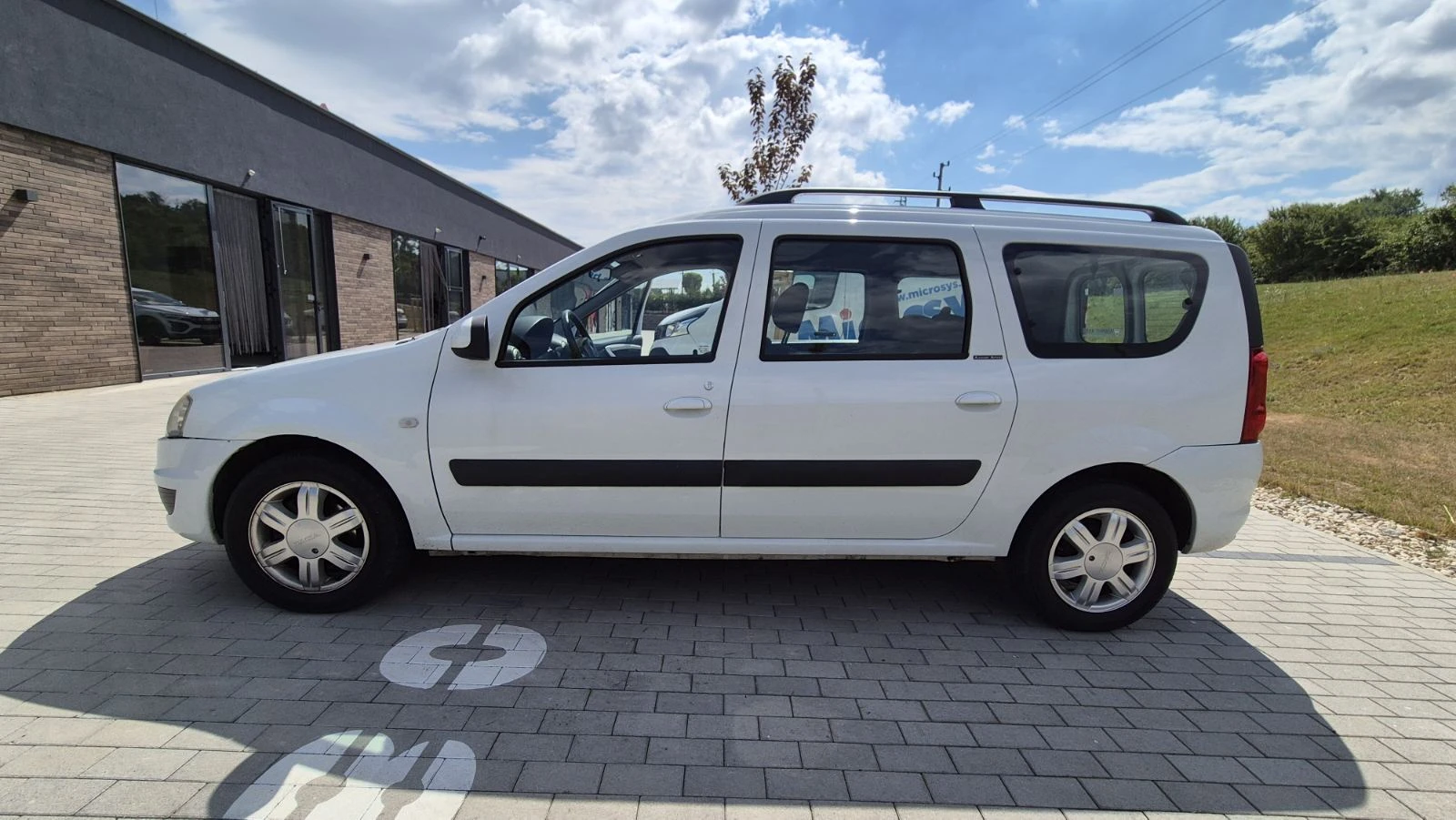 Dacia Logan, снимка 2 - Автомобили и джипове - 56096079