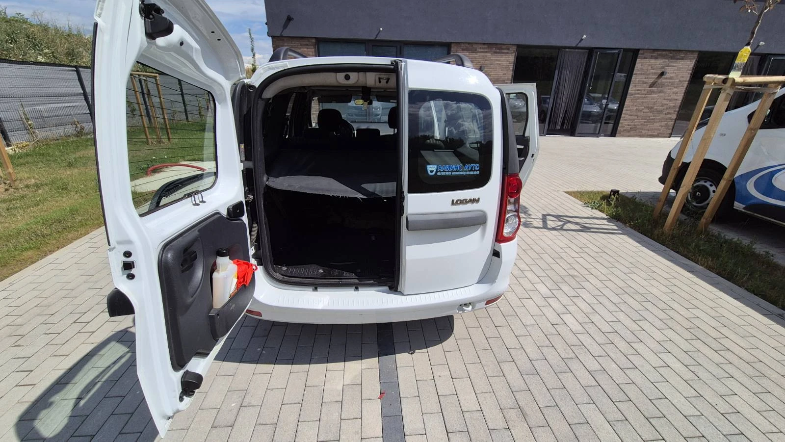 Dacia Logan, снимка 5 - Автомобили и джипове - 56096079