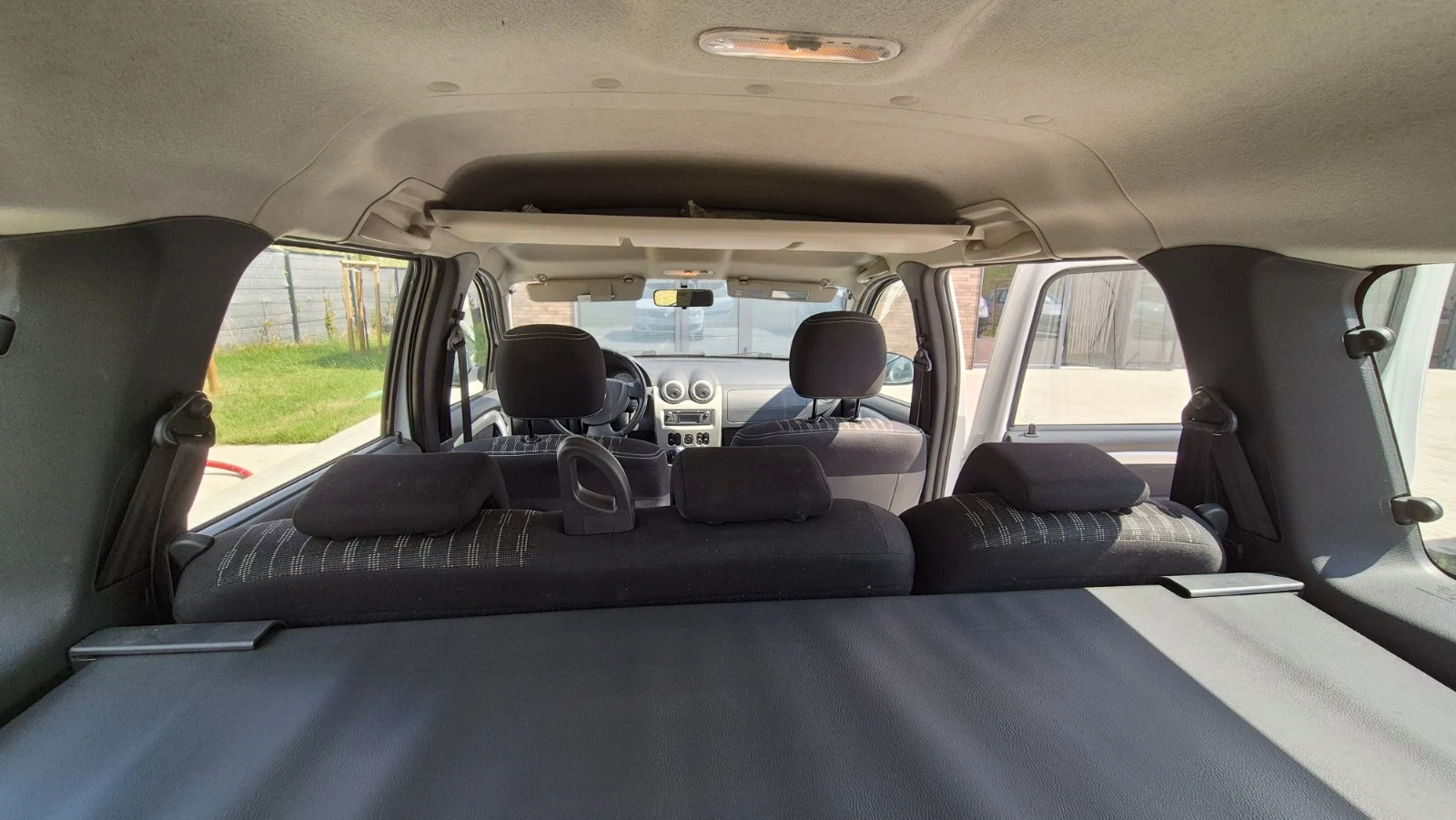 Dacia Logan, снимка 7 - Автомобили и джипове - 56096079