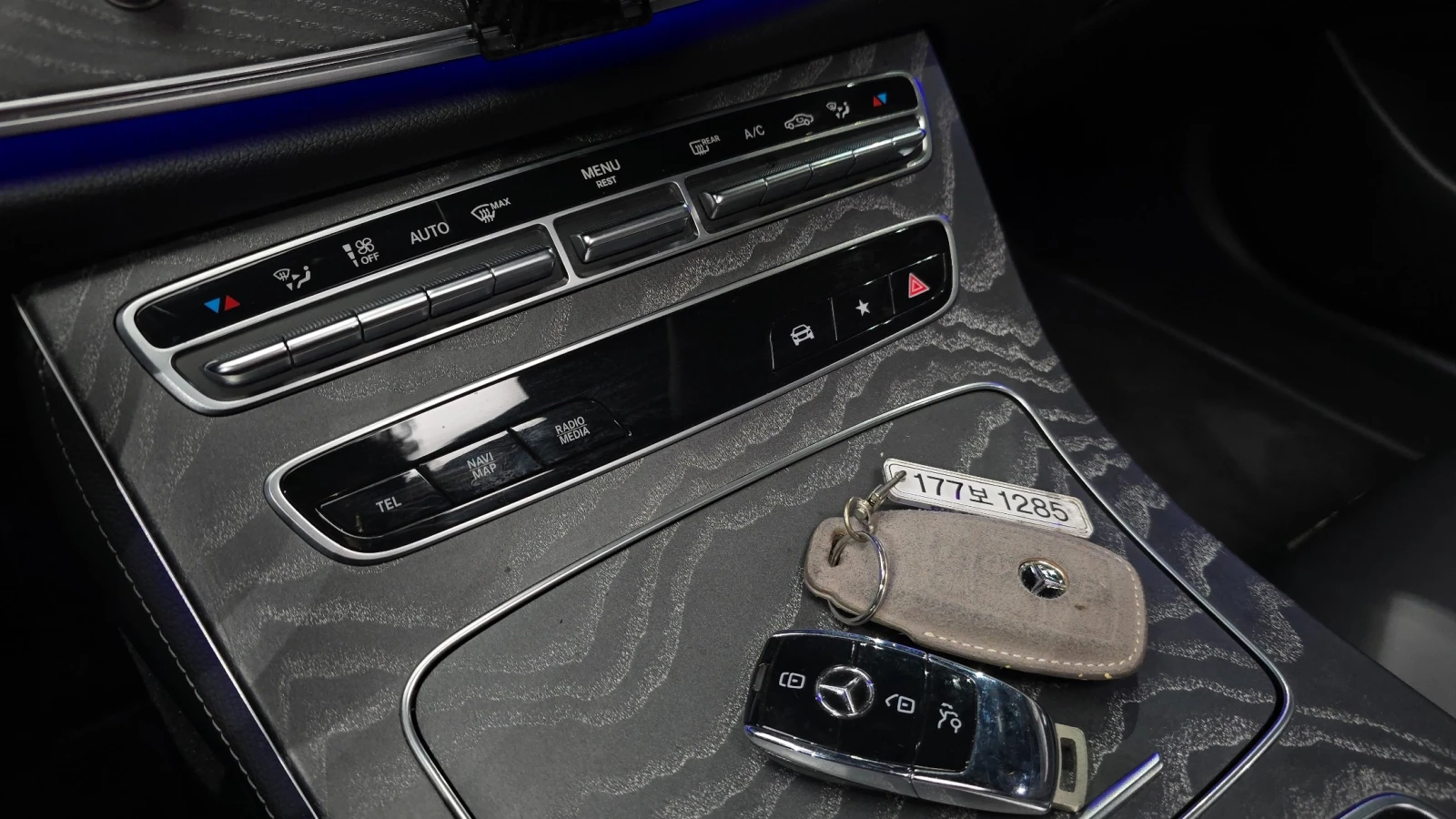 Mercedes-Benz E 350 4MATIC AMG LINE * КРАЙНА ЦЕНА* FULL MAX, снимка 15 - Автомобили и джипове - 56242667