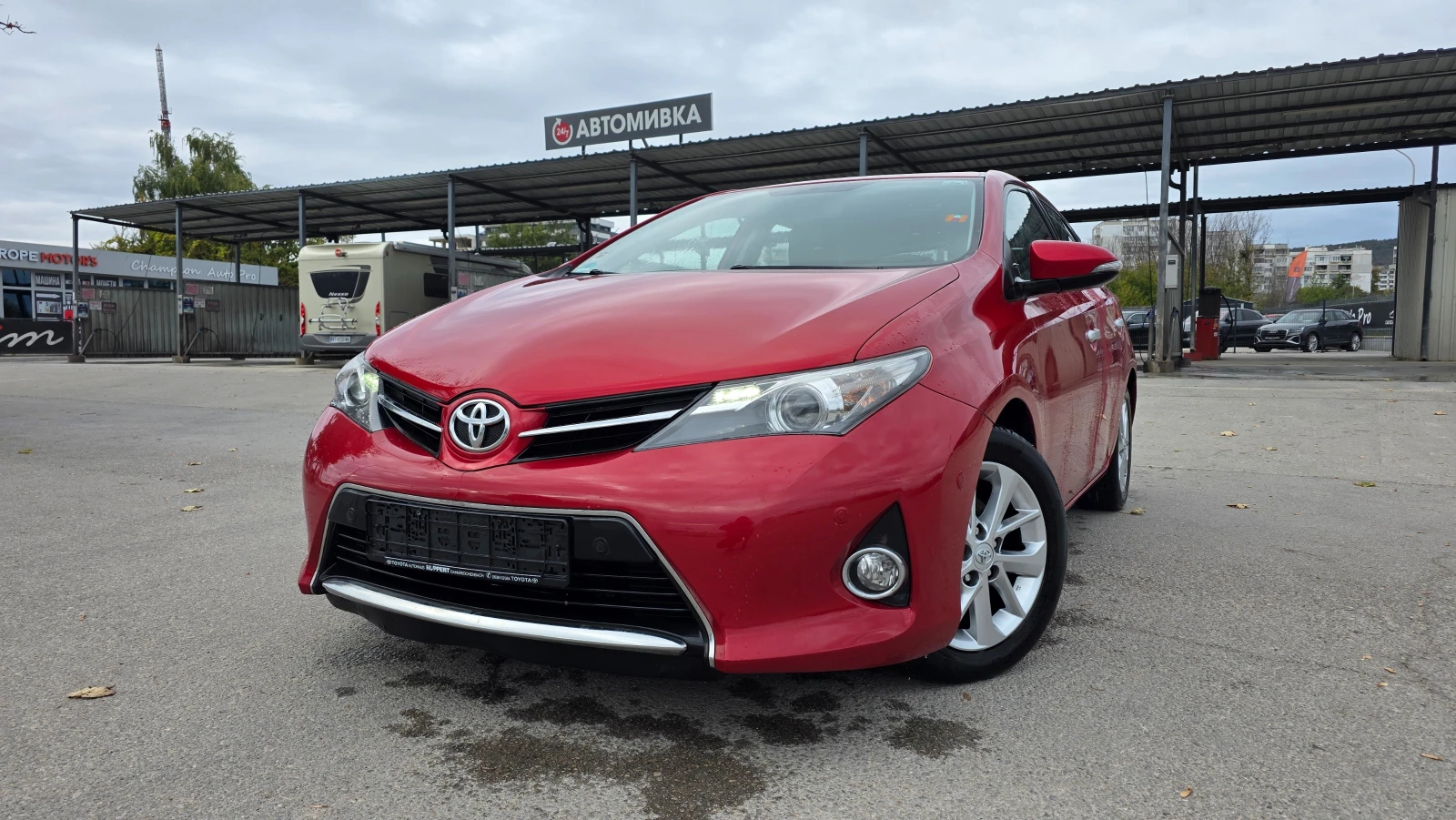 Toyota Auris БЕЗУПРЕЧНА
