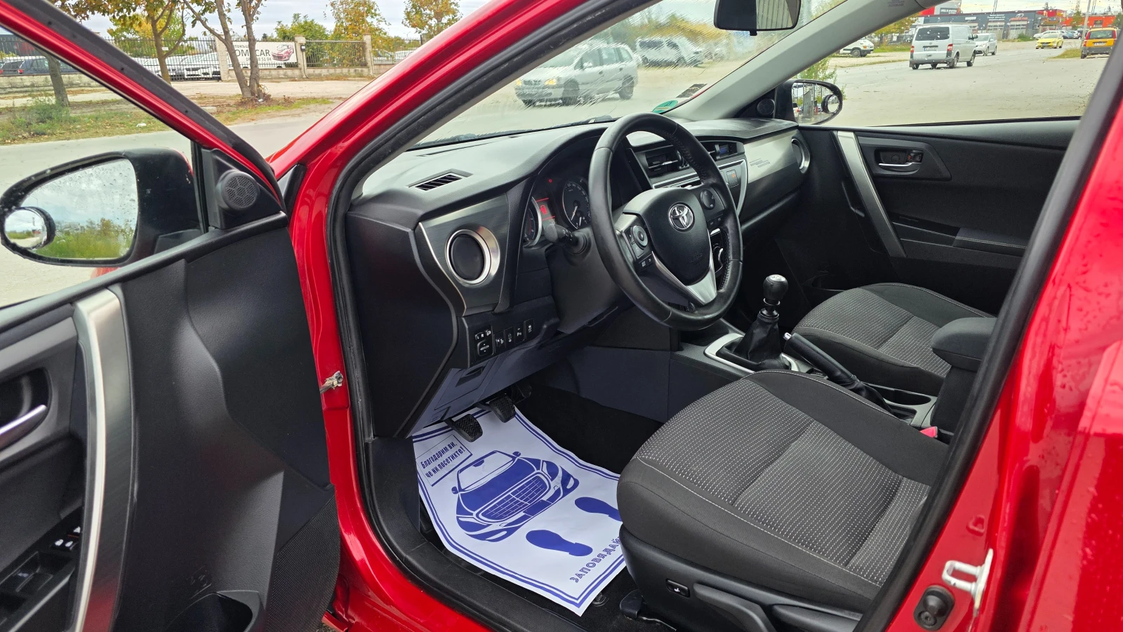 Toyota Auris БЕЗУПРЕЧНА, снимка 6 - Автомобили и джипове - 56557013