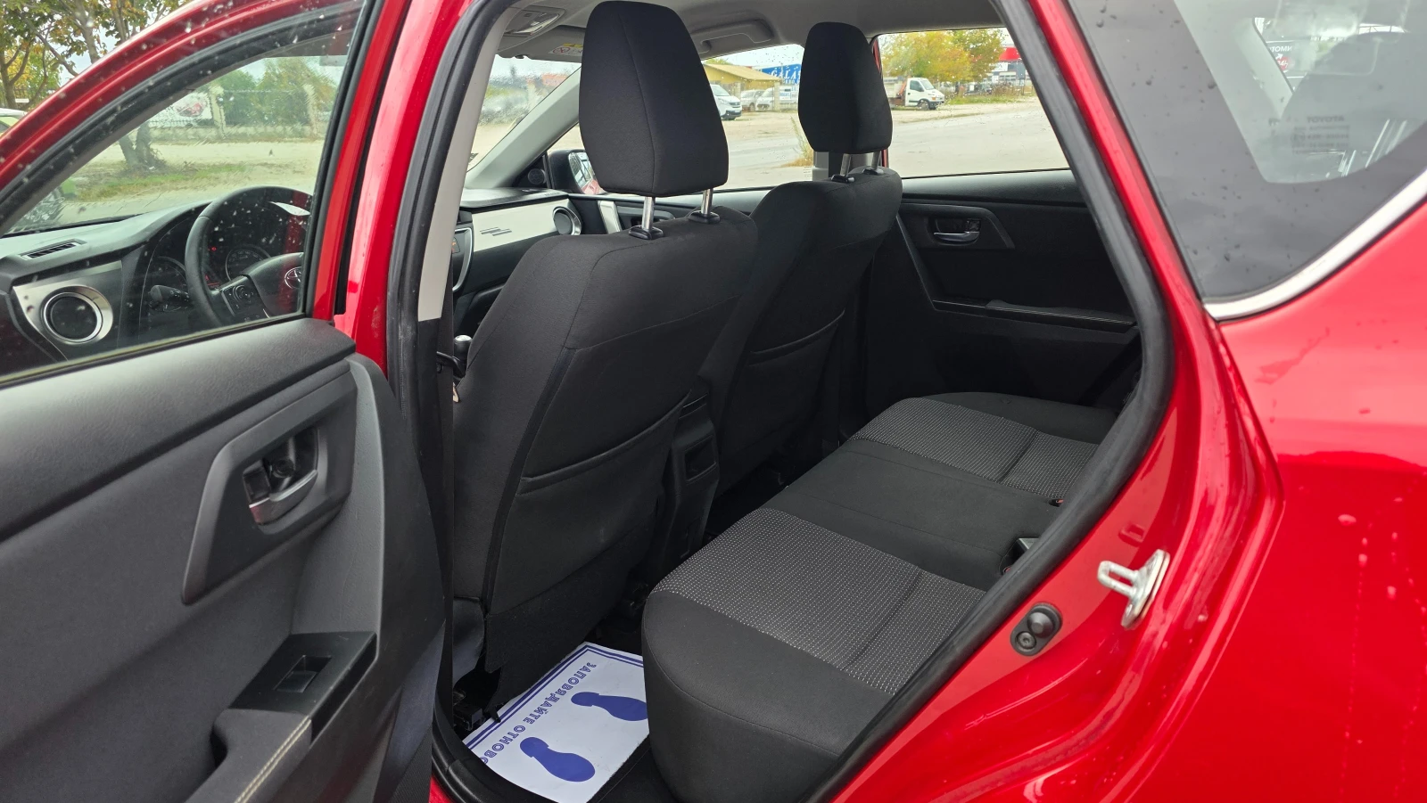 Toyota Auris БЕЗУПРЕЧНА, снимка 8 - Автомобили и джипове - 56557013