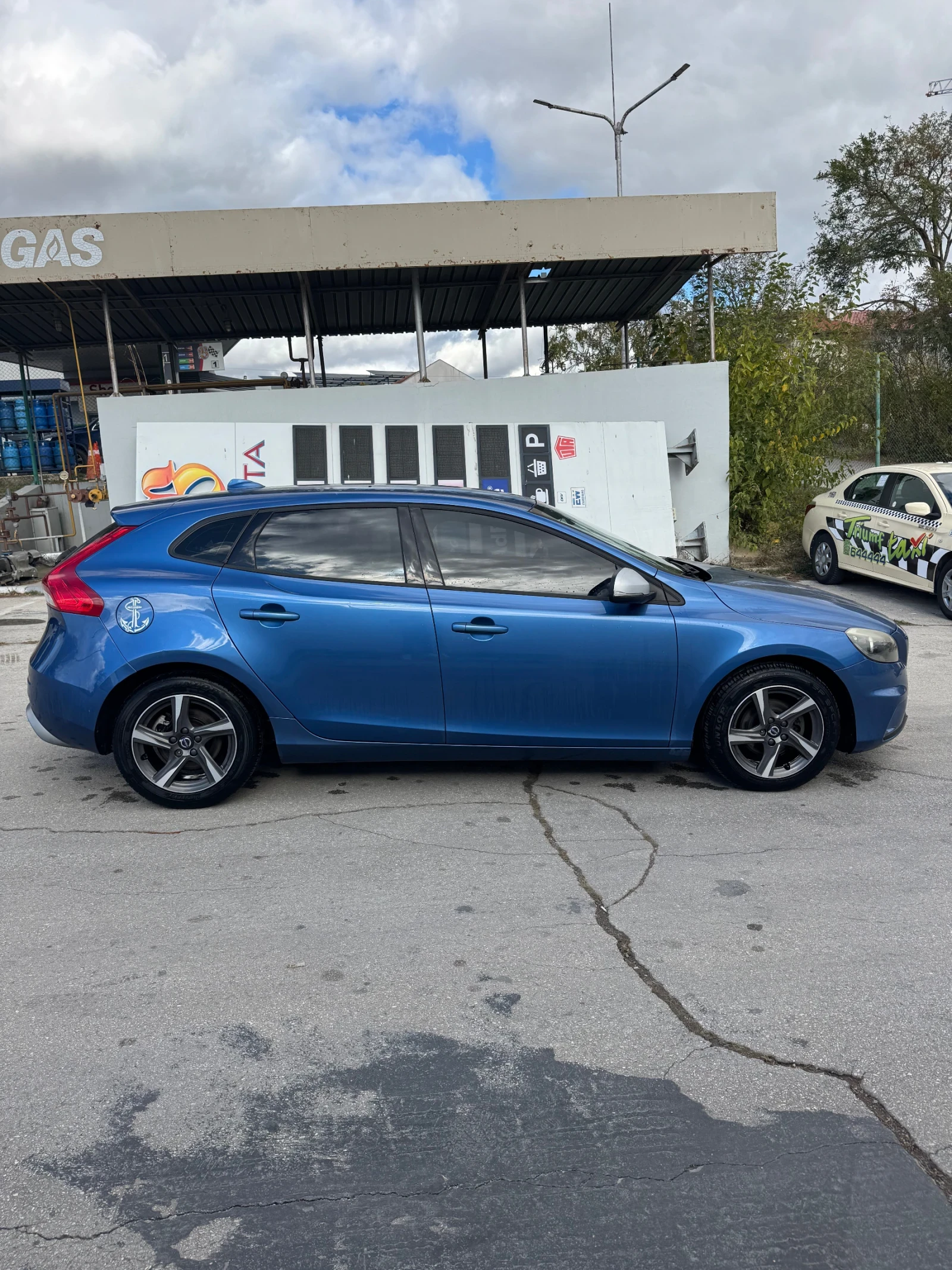 Volvo V40 D2, снимка 2 - Автомобили и джипове - 56647434